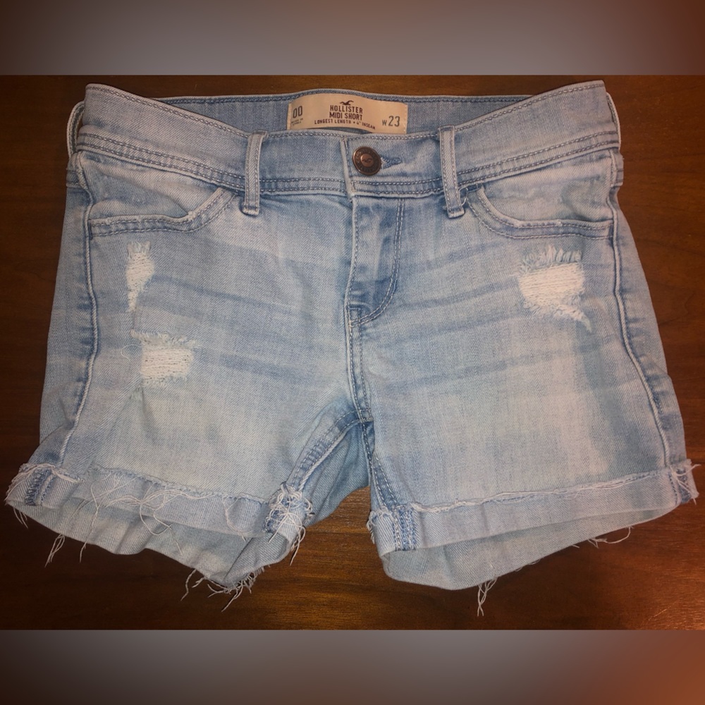 Hollister factory distressed MIDI Shorts 4" inseam. Size 00 w23